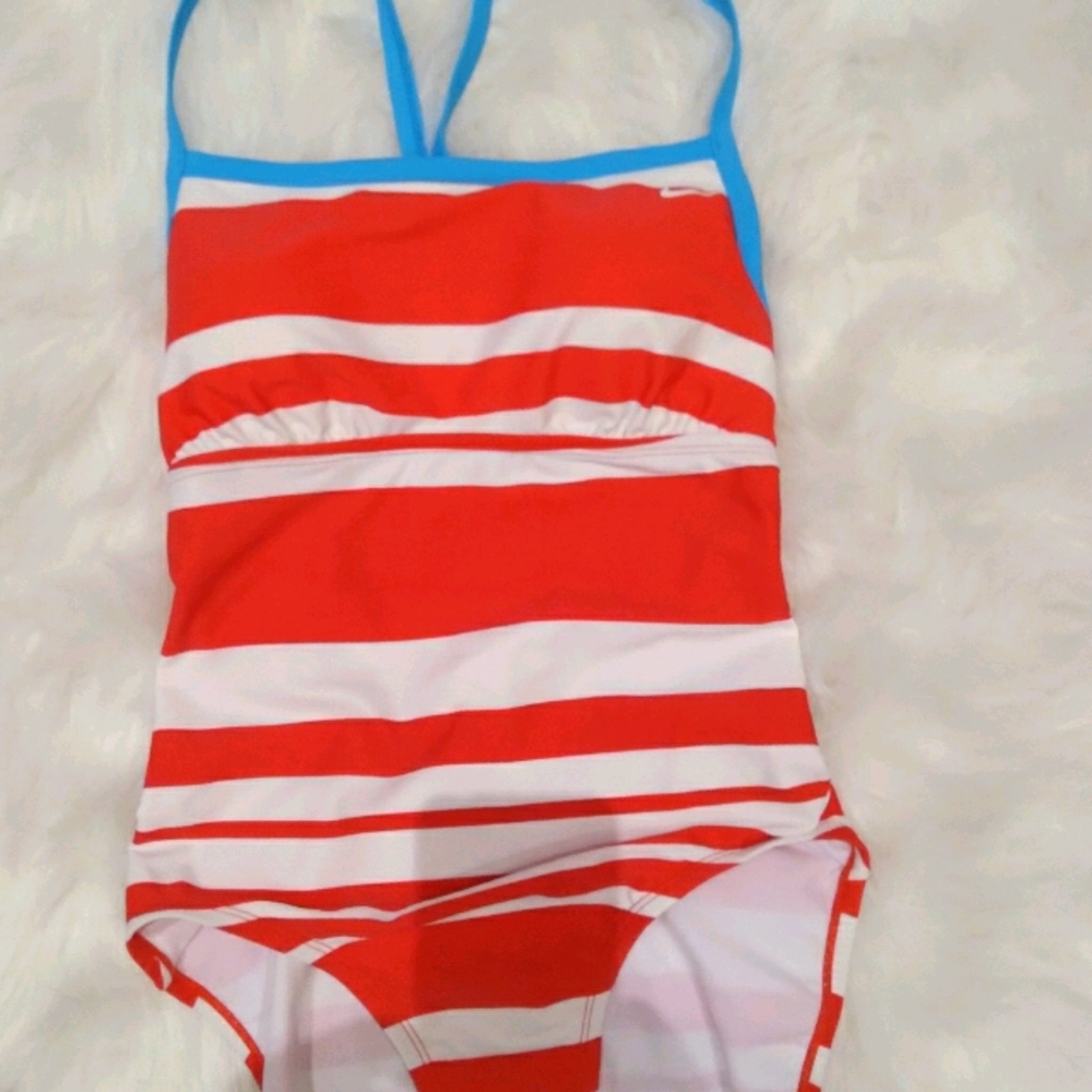 Nike NWOT women's swimsuit!!🥰🏝🏖💛